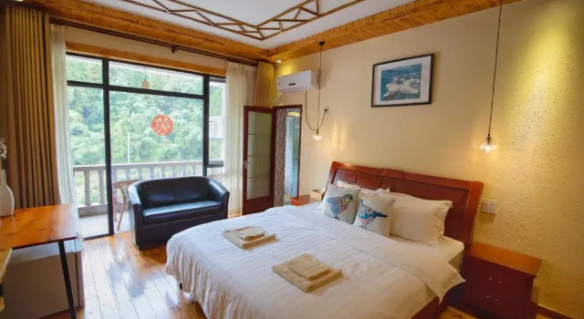Двухместный номер Standard с балконом Moganshan Bamboo View Guesthouse