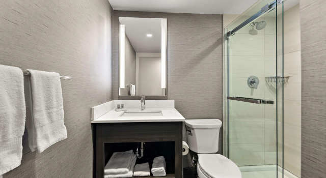 Четырёхместный люкс Best Western Parkway Hotel Toronto North