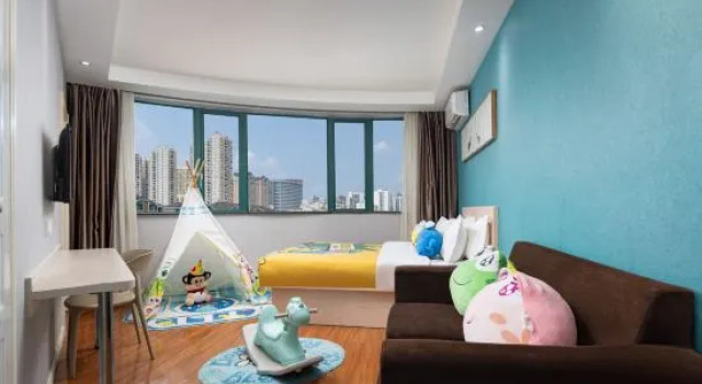 Двухместный семейный люкс Jintai Commerce Hotel