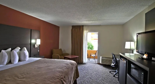 Номер Standard с видом на внутренний двор Chicago Club Inn & Suite