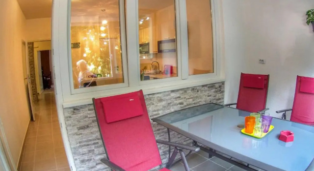 Apartments Suzana 2BR Split with balcony, Prenota Appartamento Splitska 