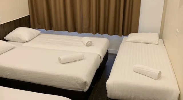 Четырёхместный номер Standard Orange Tulip Hotel