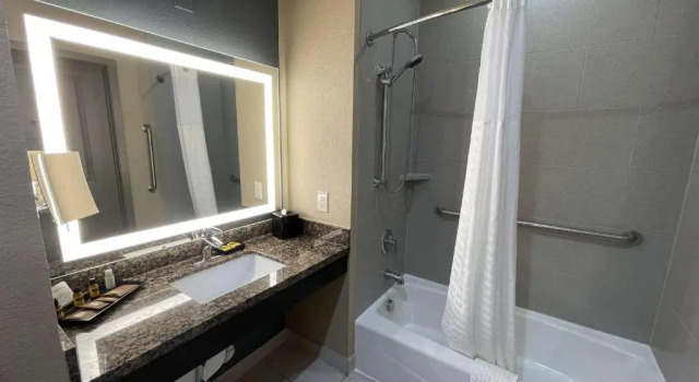 Номер Standard Best Western Plus Lake Jackson Inn & Suites