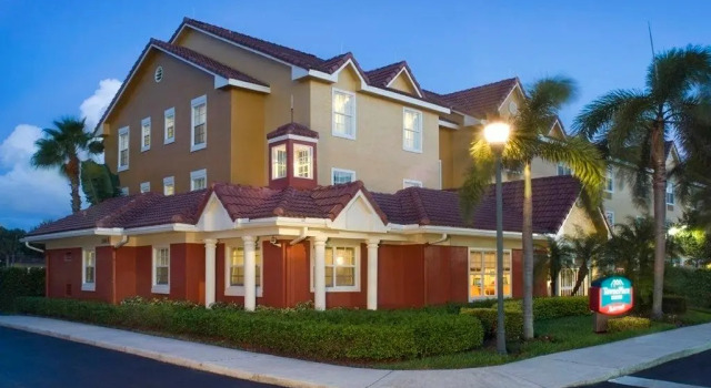 Четырёхместный люкс с 2 комнатами TownePlace Suites Fort Lauderdale West