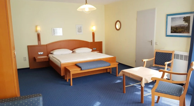 Hotel Garni Fuhrhop, Забронировать Отель Бад-Карлсхафен земля Гессен, рядом с Музей монастыря Хельмарсхаузен