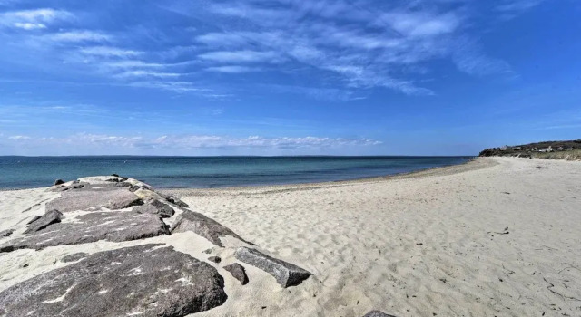 Peaceful Chilmark Farmhouse by Menemsha Beach, Book Vacation Home Chilmark Martha's Vineyard