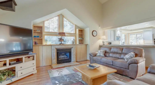 13 Ollalie-Great Yard-3BR/3BA