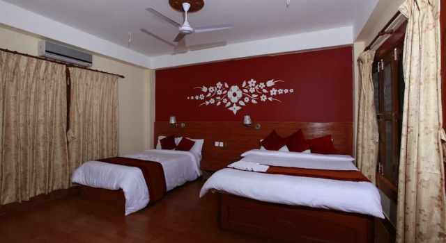 Семейный номер Standard с балконом и с видом на сад Chitwan Forest Resort with swimming pool , Chitwan National Park