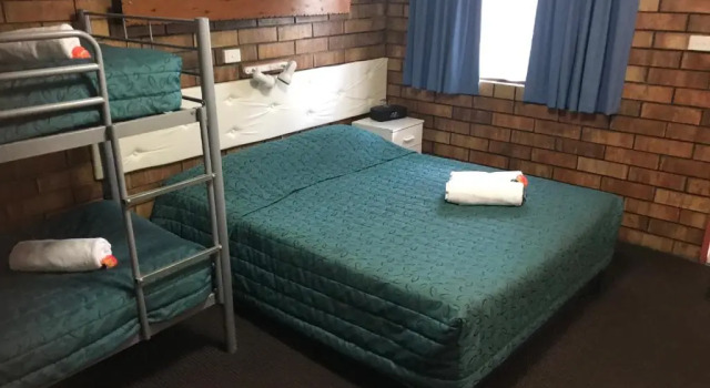 Семейный номер Standard Miles Outback Motel