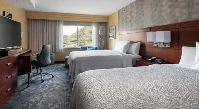 Четырёхместный номер Standard Courtyard by Marriott Glenwood Springs