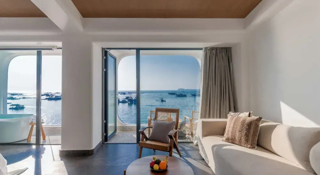 Двухместный номер Luxury с видом на море Miyue Shenzhen Monet Garden Seaview Resort