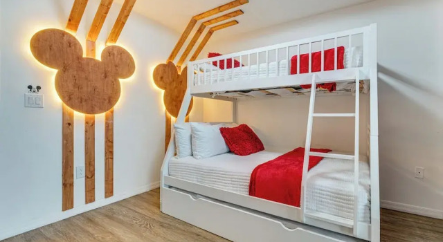 Коттедж 9 Mi to Disney: Themed Rooms & Private Pool!