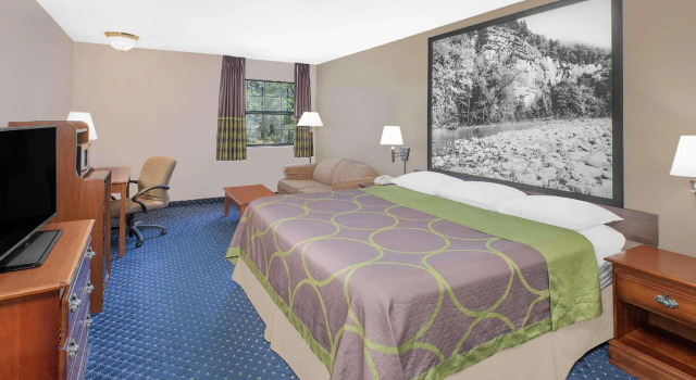Двухместный люкс Super 8 by Wyndham Lowell/Bentonville/Rogers Area