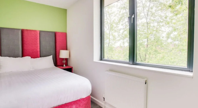 Urban Apartment in South East for 2 near Canary Karaoke