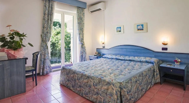 Hotel Antares, Забронировать Отель Отели Лакко-Амено с бассейном, Бассейн