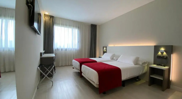 Hotel New Bilbao Airport, Buchen Sie Hotel Derio 
