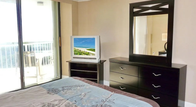 Beachfront Condo With Sw-facing Balcony and Pool, Забронировать Апартаменты/квартира Отели в центре Марко-Айленд, в центре, Парковка