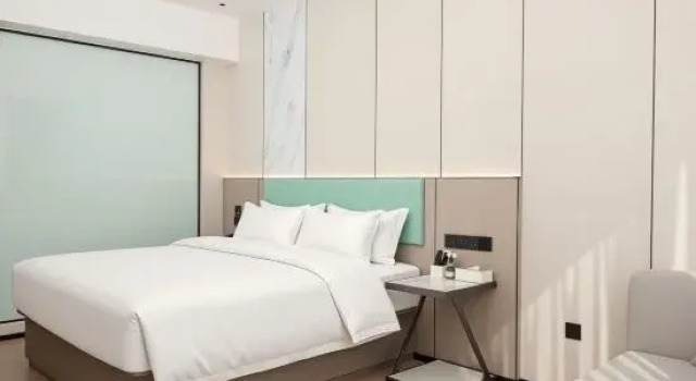 Семейный люкс Luxury REZEN LONGUU Hotel (Foshan Sanshan Newcity North Subway Station Store)