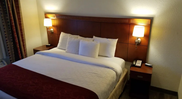 Люкс Standard Spark by Hilton Duluth