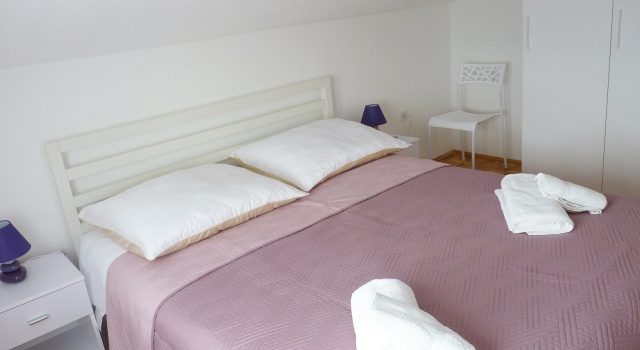 Apartment Željko - affordable and with sea view A1 Maslinica, Island Solta, Prenota Appartamento Hotel a Croatian Islands con parcheggio, Parcheggio