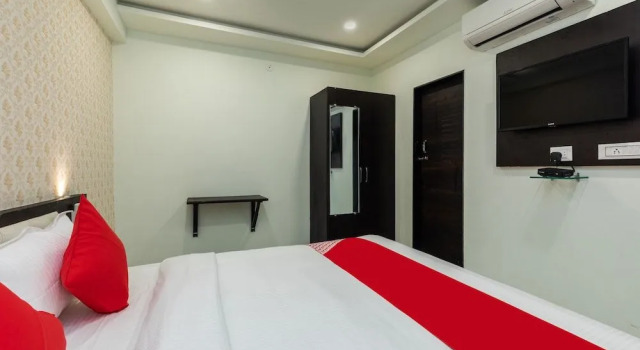 Oyo 42608 Hotel A5, Забронировать Отель Отели штата Махараштры 3 звезды, 3*