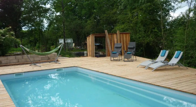 Коттедж La Tour Hexagonale for 2 with shared pool