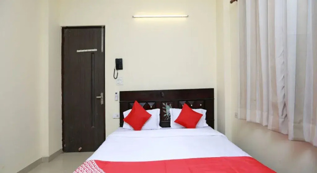 Krishna 26 By OYO Rooms, Забронировать Отель Нойда штат Уттар-Прадеш