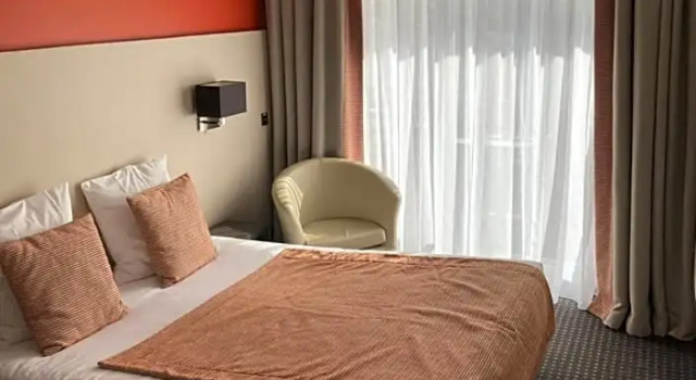 Двухместный номер Standard с балконом Hotel Georges