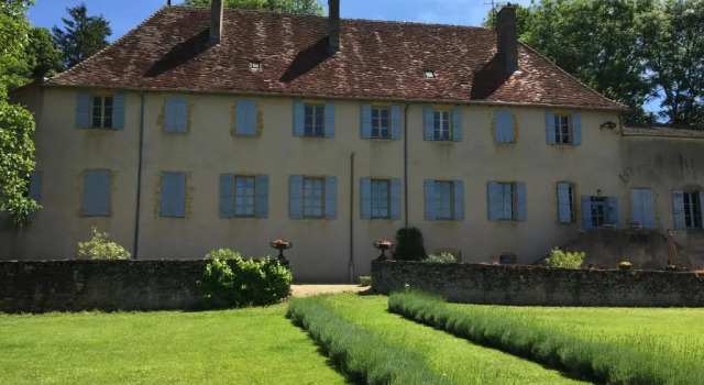 La maison des pères, Rezervovat Hotel  
