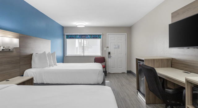 Четырёхместный номер Standard SureStay Hotel by Best Western Spring North Houston