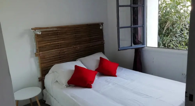 Семейный коттедж Chambres dHôtes Le Mas du Bijou Bleu