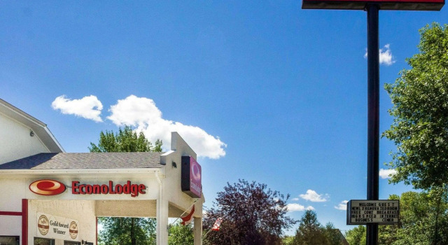 Econo Lodge Grand Forks near University