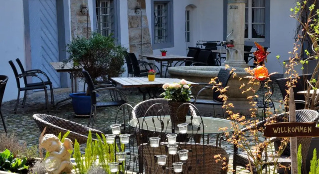 Gasthof zur Waag, Varaa Hotelli Hotellit Aargau - Basel region ruokailulla, Puolitäysi / Täysihoito