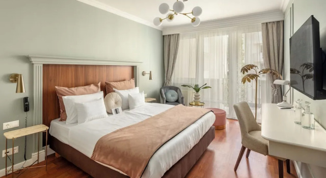 Двухместный номер Standard с балконом Queens Court Hotel & Residence