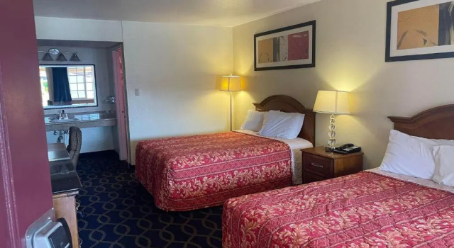 Четырёхместный номер Standard Holiday Motel Oakdale