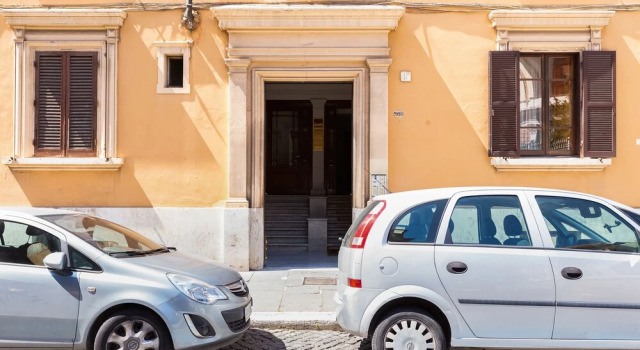Luxury apartment in the center of Rome, Забронировать Апартаменты/квартира Отели Рима с парковкой, рядом с Универмаг La Rinascente, Парковка
