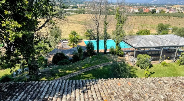 Apt 2. Air Con. Free car Park. Infinity Pool. Beautiful Grounds. Sleeps 4, Varaa Hotelli Spoleto Umbria