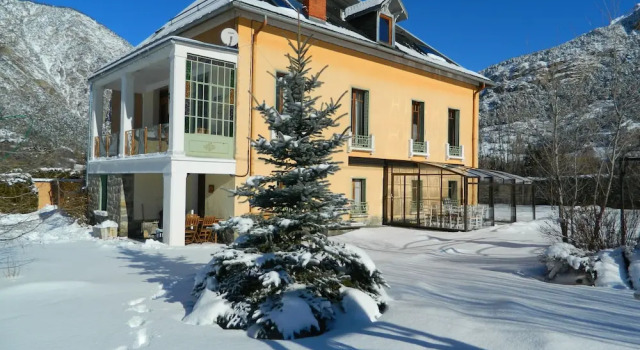 La Mexicaine, Book Hotel Jausiers Ubaye Valley