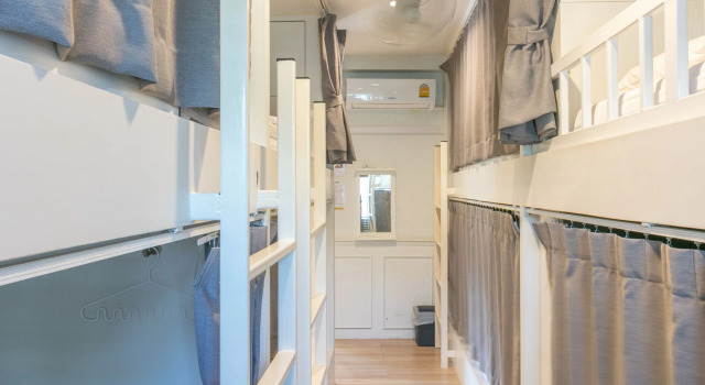 Кровать в общем номере Ratana Boutique Hostel