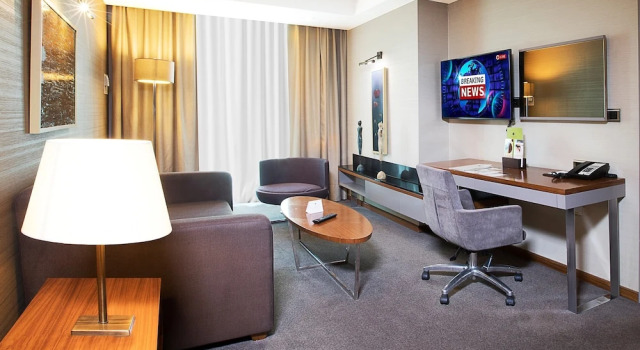 Двухместный люкс Separate Living room Отель Doubletree By Hilton Istanbul Old Town
