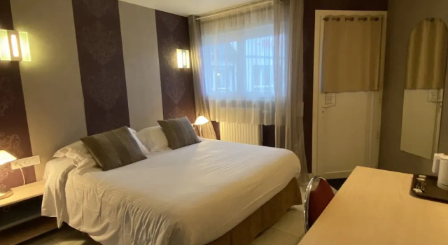 Пятиместный номер Standard Contact hôtel - Hôtel Les Bleuets & SPA