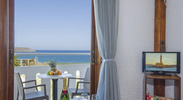 Апартаменты с балконом и с видом на море Folia Apartments
