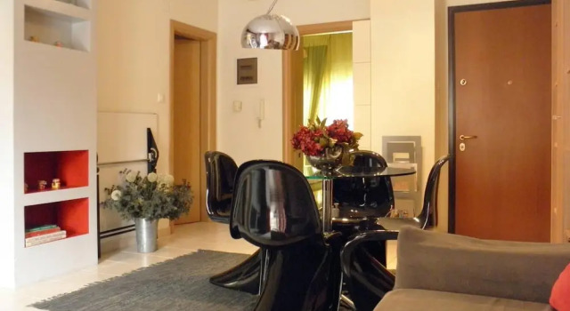 Cozy and Modern Apartment Centrally Located, Rezerwuj Apartament Hotele w Pelion z parkingiem, Parking