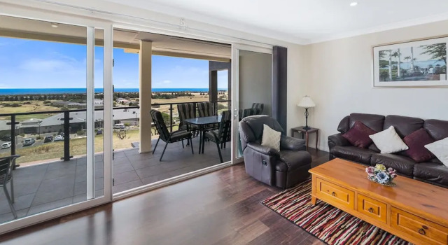 The Haven - 6A Turnberry Drive, Book Hotel Normanville South Australia