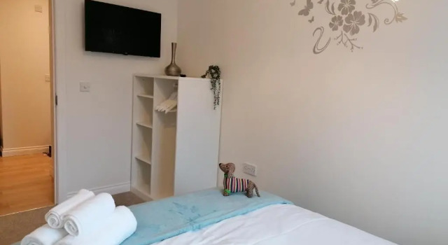Апартаменты Luxury Modern 2 Bed Apartment, FREE UNDERCROFT PARKING 2,1m max