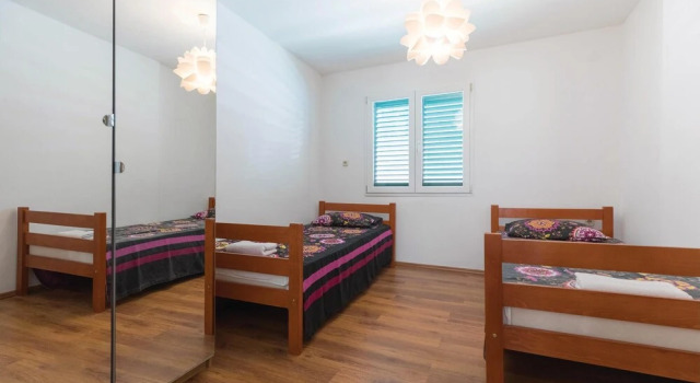 Nice Home in Klek With Wifi and 4 Bedrooms