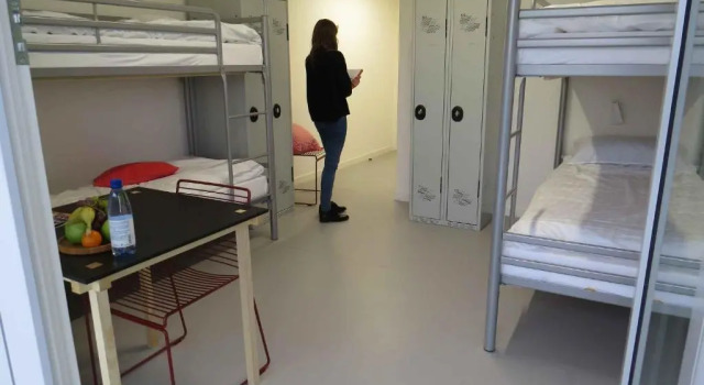 Кровать в общем номере (женский номер) Auberge de Jeunesse HI Lille