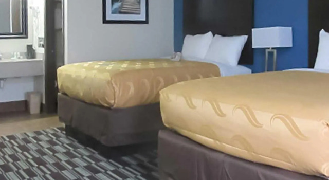 Четырёхместный номер Standard Quality Inn Farmington