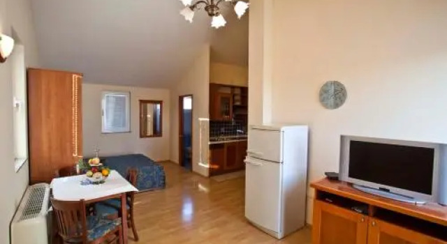 Studio Apartmani Bijeli Delfin, Забронировать Апарт-отель Биоград-на-Мору Задарская жупания, рядом с Biograd Heritage Museum