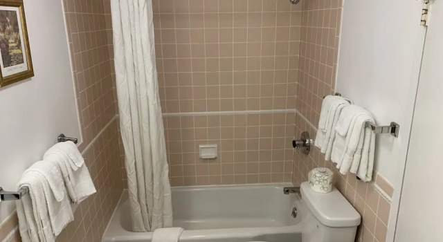 Номер Deluxe EastGate Inn